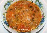 Суп с рисом и маринованными помидорами на свиных ребрышках