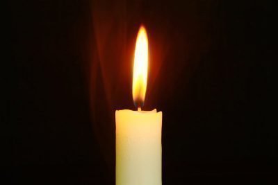Восковая свеча