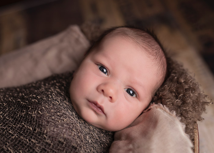 DSLRs and mirrorless camera systems are perfect for newborn baby photography