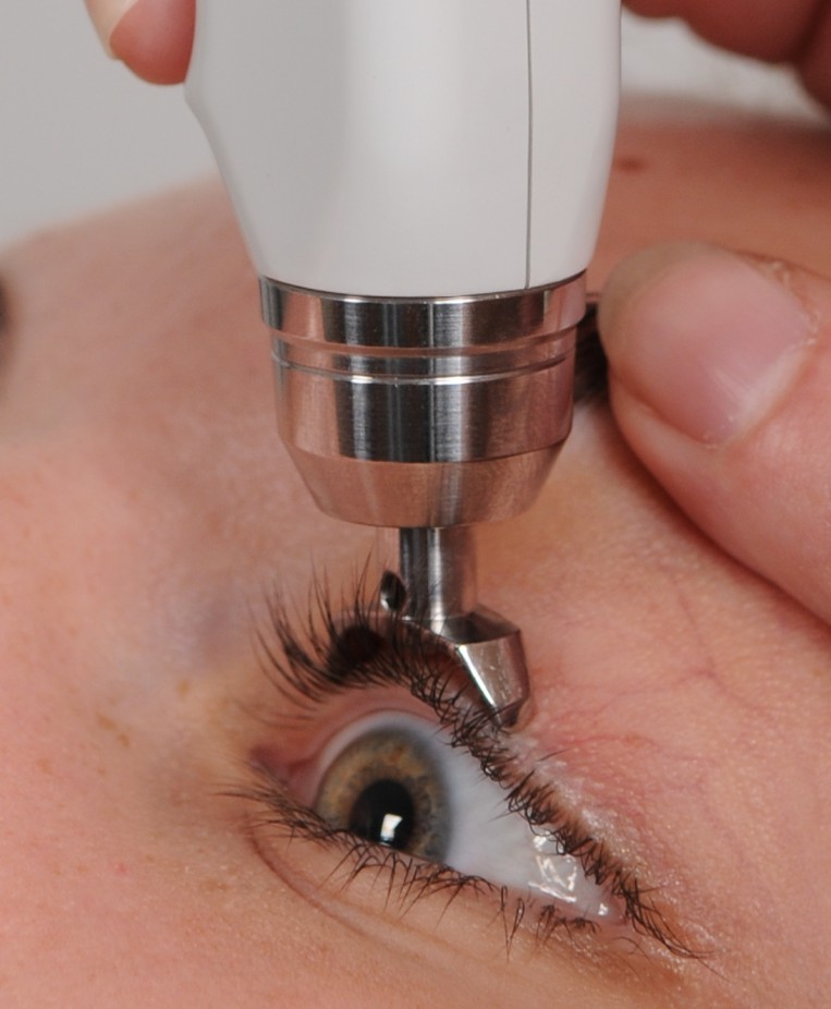 зачем проверяют глазное дно при повышенном давлении