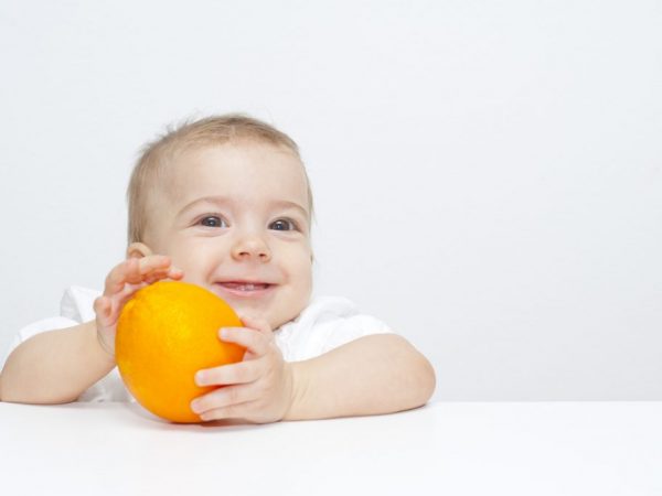 Малышу можно давать апельсин с девяти месяцев