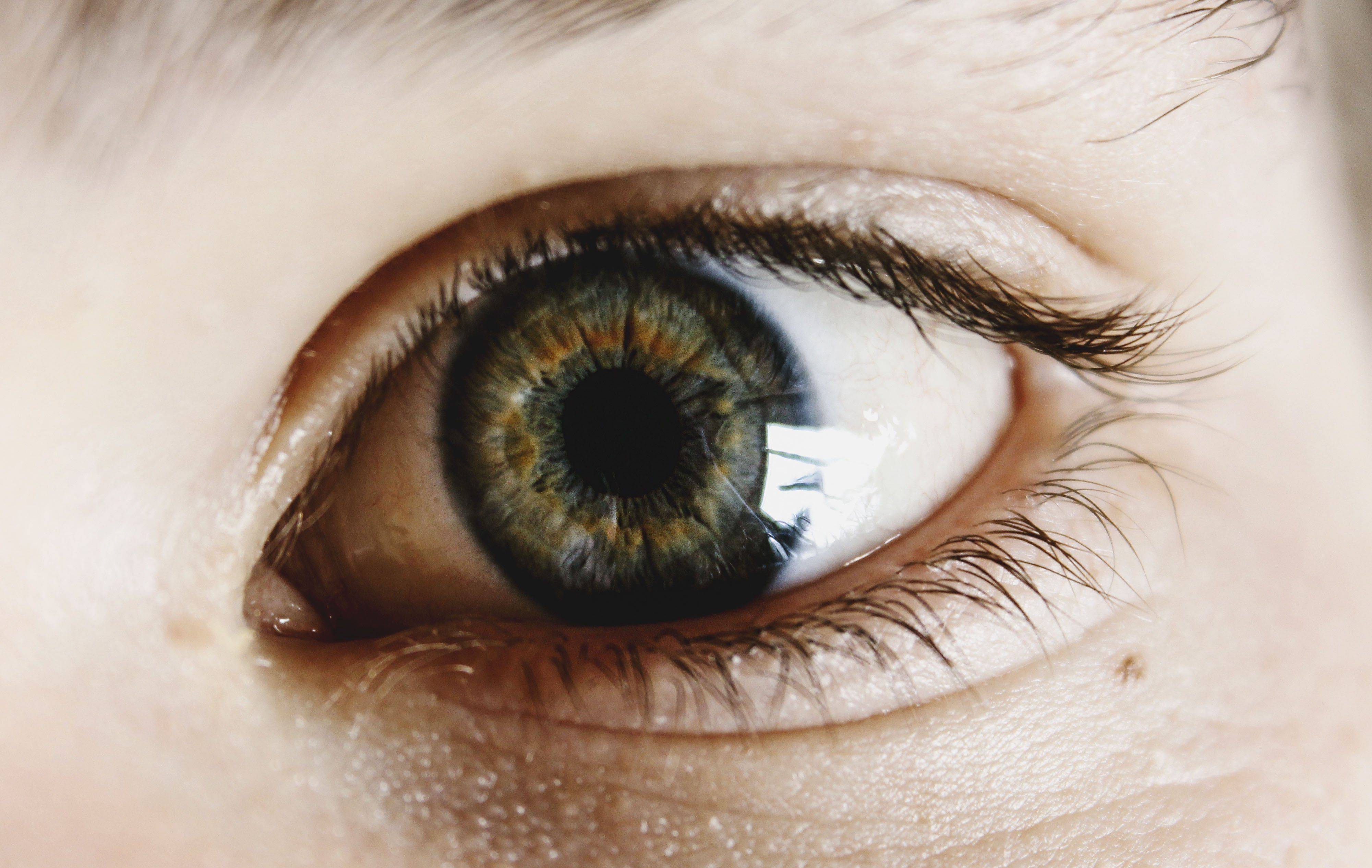 Забота о глазах в первые месяцы после операции