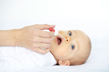Заложен нос у новорожденного: что делать?
