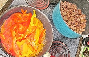 Говядина с баклажанами и помидорами - фото шаг 9