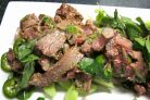 Мясо по-тайски с огурцами