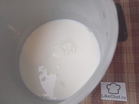 Молоко в чаше мультиварки