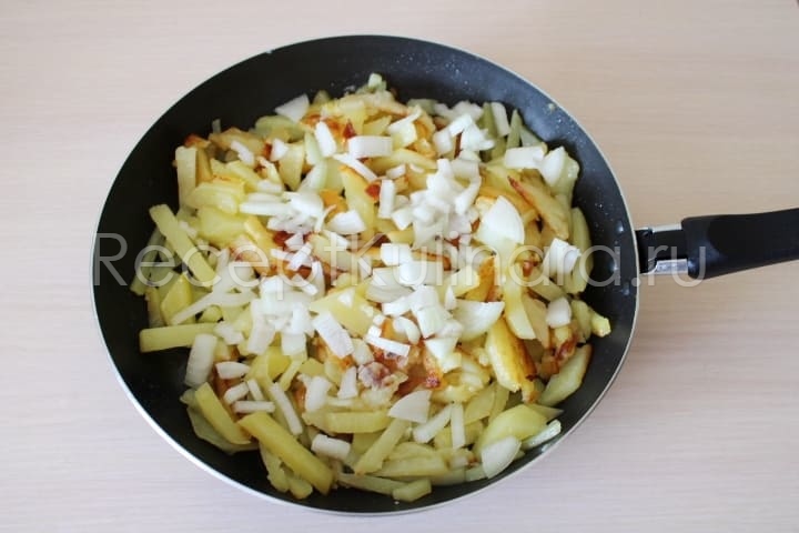 Вкусная жареная картошка с корочкой на сковороде