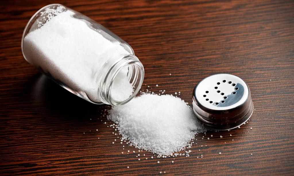 Соль в солонке