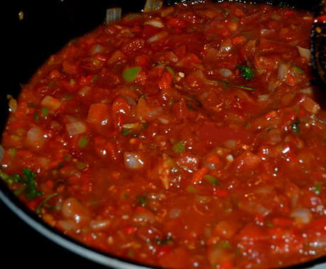 Томатная подлива с консервированными томатами в собственном соку