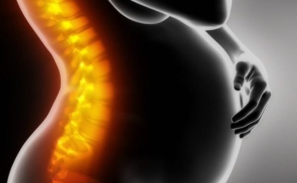Возросший вес и изменения в скелете при беременности увеличивают нагрузку на позвонки вплоть до зажатия нервов