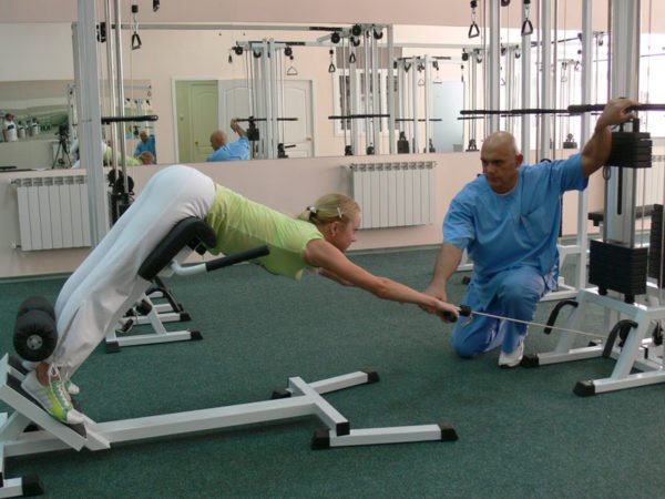Тренировки каждый день помогают больным людям делать шаги к улучшению своего здоровья, жить без боли