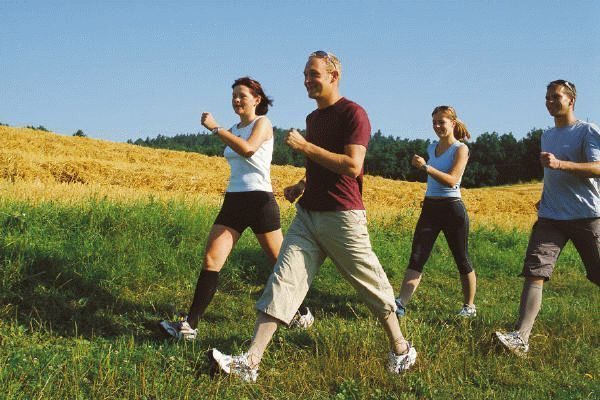 Правильная ходьба благотворно сказывается на состоянии позвоночника и является хорошей профилактикой остеохондроза
