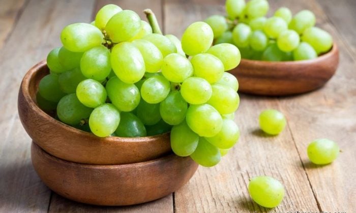 Польза и вред винограда детям
