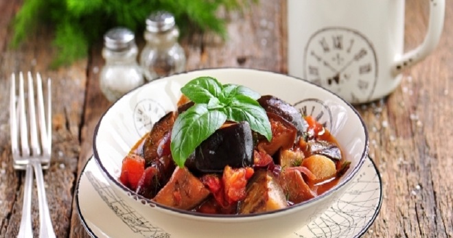 Баклажаны тушеные с помидорами - вкусные рецепты блюд на каждый день
