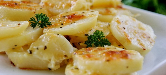 картошка со сметаной и сыром в духовке