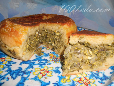 Пирог с капустой, грибами, зеленью и яйцами