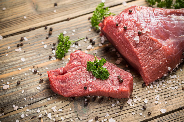 Только из качественного мяса вы приготовите мягкий, нежный и сочный гуляш, особенно если речь идет о говядине