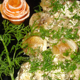 Пельмени в сметанном соусе с грибами