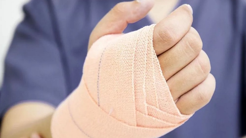 Признаки перелома трещины руки